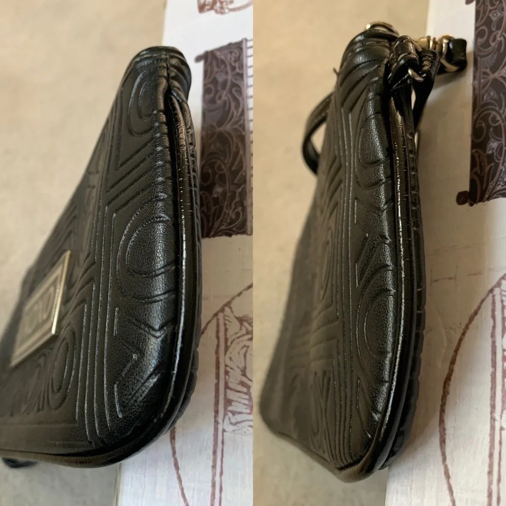 XOXO wristlet embossed print black - Picture 15 of 15